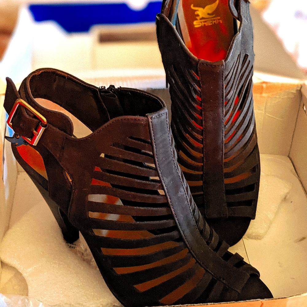 Sheik woman's heels